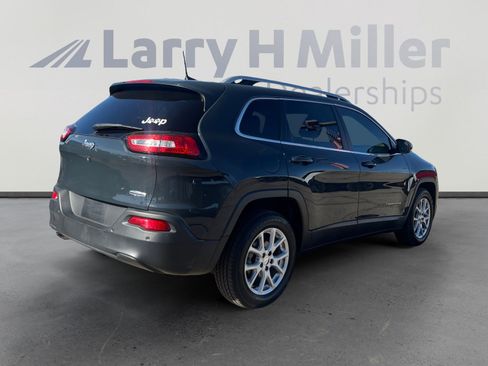 Used 2018 Jeep Cherokee Latitude Plus image 5