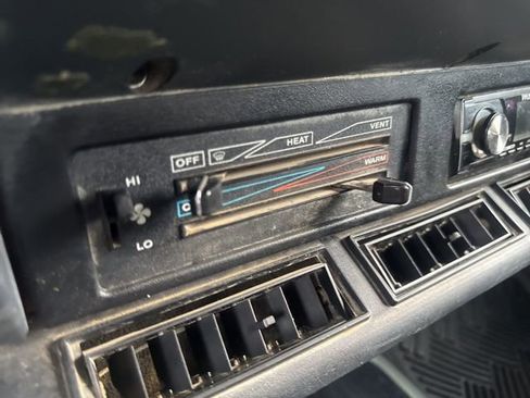 Used 1992 Jeep Wrangler Sahara AWD/4WD image 9