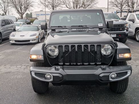 Used 2022 Jeep Gladiator Sport image 3