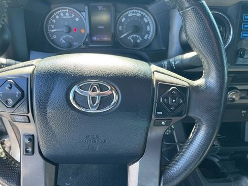 Used 2017 Toyota Tacoma TRD Sport w/ Tow Package (A/T) image 17