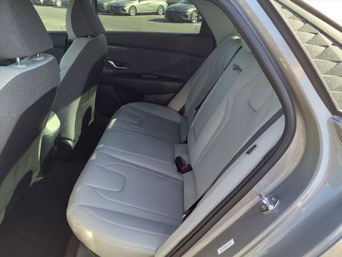 New 2025 Hyundai Elantra Limited image 7