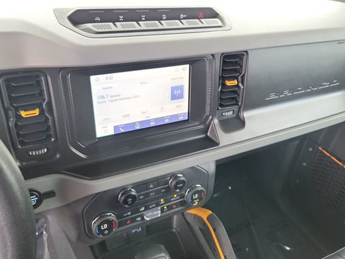 Used 2023 Ford Bronco Badlands w/ Sasquatch Package AWD/4WD image 35