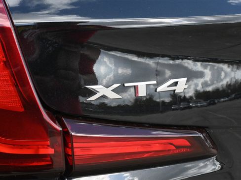 Certified 2023 Cadillac XT4 Luxury w/ Cold Weather Package image 21