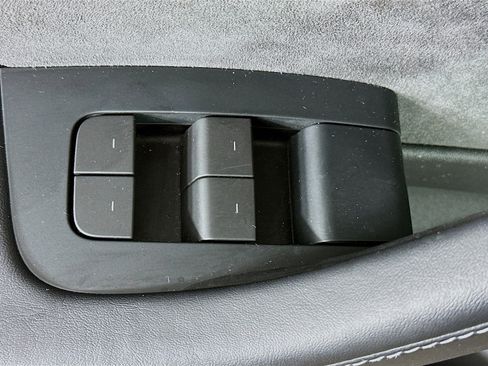 Used 2023 Tesla Model 3 Standard Range image 15