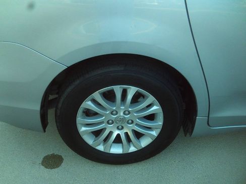 Used 2012 Toyota Sienna XLE w/ Premium Pkg FWD image 36