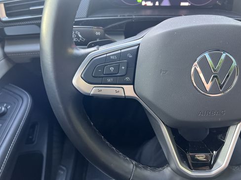 Certified 2024 Volkswagen Atlas Cross Sport SEL R-Line AWD/4WD image 17