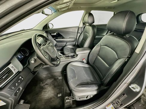 Used 2018 Kia Niro Touring FWD image 13