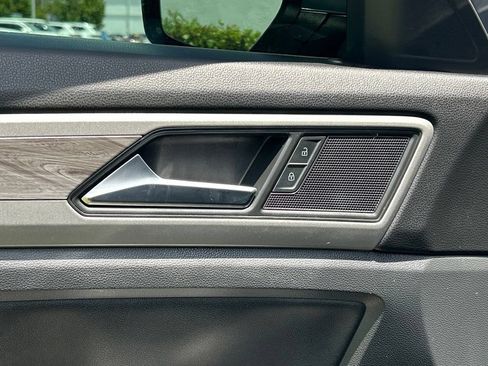 Used 2020 Volkswagen Atlas Cross Sport SE w/ Panoramic Sunroof Package FWD image 18