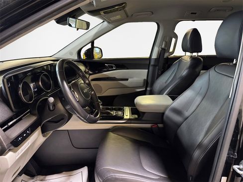 Certified 2022 Kia Carnival EX image 12