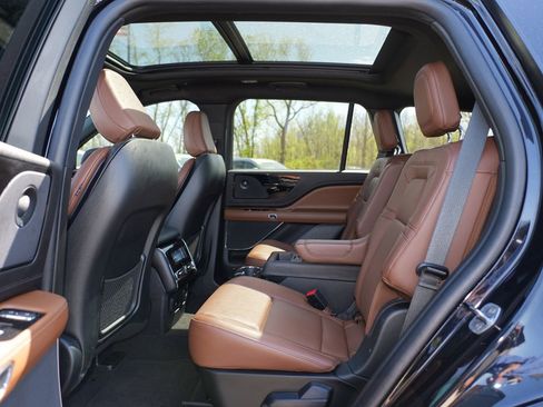 Used 2023 Lincoln Aviator Reserve w/ Equipment Group 201A AWD/4WD image 19