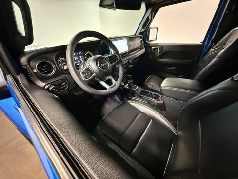 Used 2024 Jeep Wrangler Unlimited Sahara w/ Technology Group AWD/4WD image 57