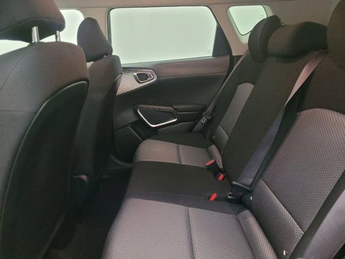 Used 2025 Kia Soul LX w/ LX Technology Package image 18