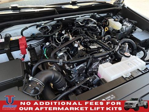 Used 2025 Toyota 4Runner SR5 AWD/4WD image 16
