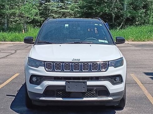 Used 2025 Jeep Compass Limited AWD/4WD image 2