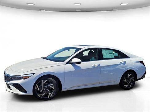New 2025 Hyundai Elantra SEL image 4