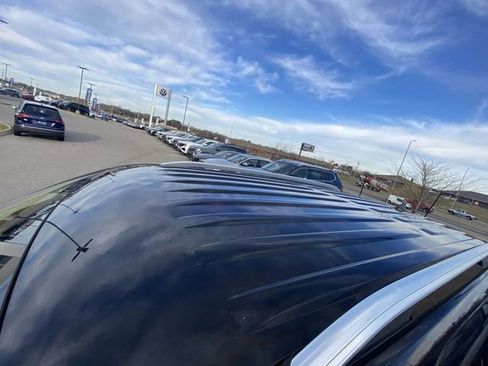 Used 2021 Ford Explorer Limited w/ Equipment Group 301A image 3