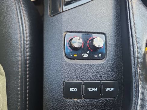 Used 2017 Toyota Avalon XLE FWD image 32