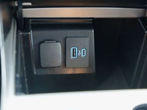 Used 2022 Ford Explorer ST w/ ST Street Pack image 23