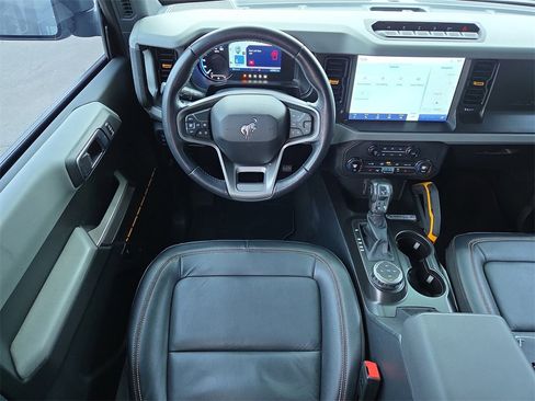 Used 2023 Ford Bronco Badlands image 15