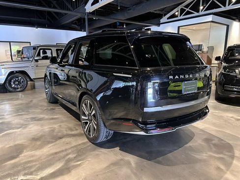 Used 2023 Land Rover Range Rover SE AWD/4WD image 3
