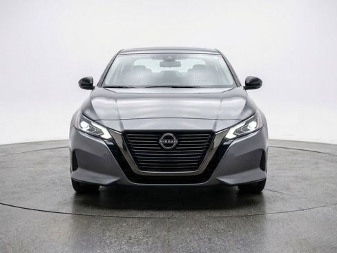 Used 2025 Nissan Altima 2.5 SV image 2