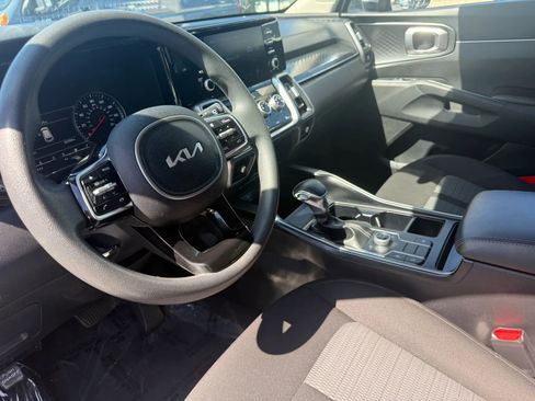 Used 2022 Kia Sorento LX AWD/4WD image 10