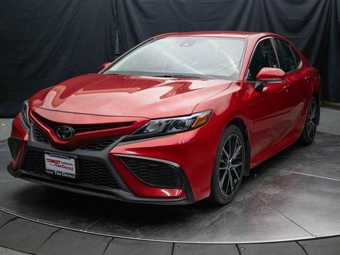 Used 2022 Toyota Camry SE image 6