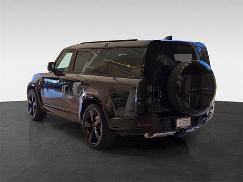 New 2026 Land Rover Defender 130 X-Dynamic SE image 4