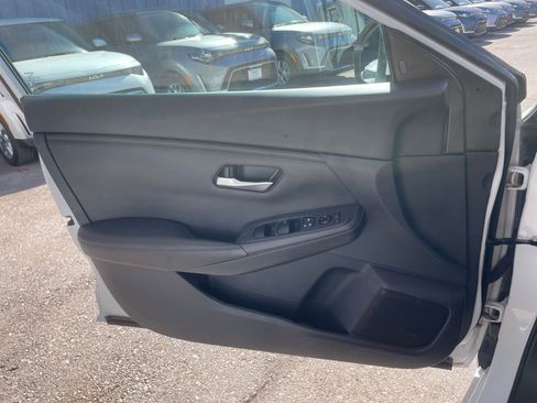 Used 2025 Nissan Sentra SV image 18