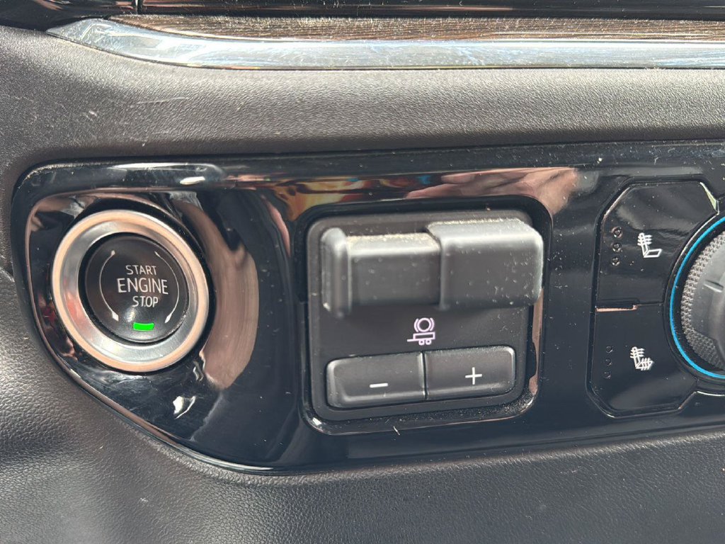 Used 2025 Chevrolet Silverado 1500 LT AWD/4WD image 16
