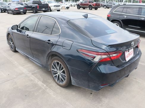 Used 2021 Toyota Camry SE FWD image 7