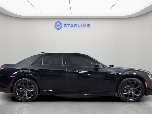 Used 2022 Chrysler 300 Touring L image 11