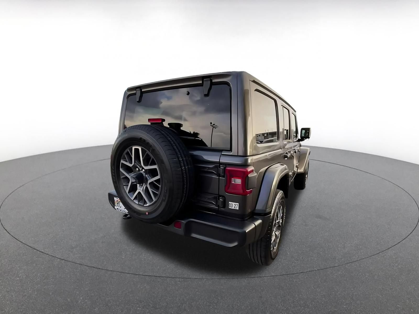 Used 2025 Jeep Wrangler Unlimited Sahara AWD/4WD image 13
