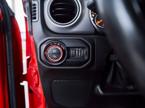 Used 2021 Jeep Gladiator Sport image 33