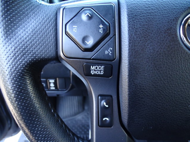 Used 2021 Toyota Tacoma TRD Off-Road w/ Technology Package AWD/4WD image 8