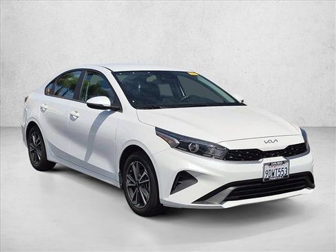 Used 2023 Kia Forte LXS w/ LXS Technology Package FWD image 3