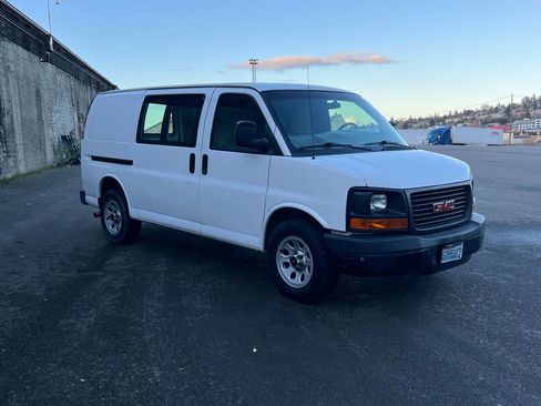 Used 2011 GMC Savana 1500 image 8