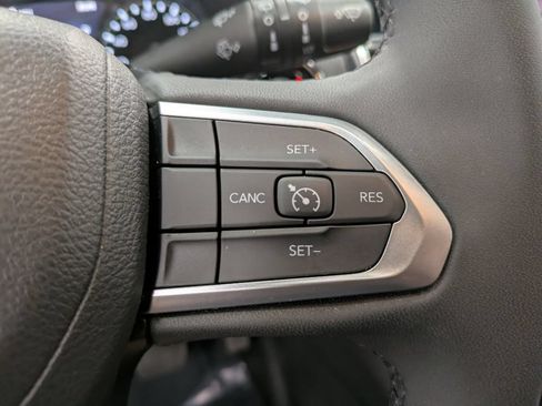 Used 2023 Jeep Compass Latitude AWD/4WD image 18