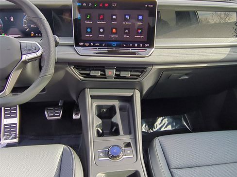 New 2026 Volkswagen Tiguan SE R-Line AWD/4WD image 14