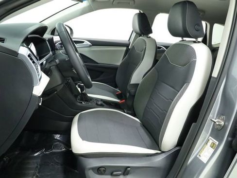 New 2025 Volkswagen Taos SE AWD/4WD image 30