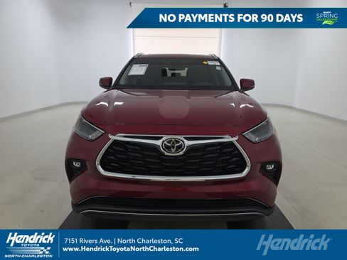 Used 2025 Toyota Highlander XLE image 1