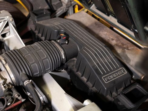 Used 2005 Ford GT RWD image 35