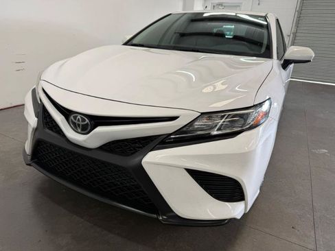 Used 2019 Toyota Camry SE FWD image 6
