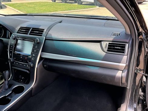 Used 2017 Toyota Camry XSE w/ Moonroof Package FWD image 19