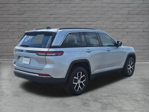 Used 2024 Jeep Grand Cherokee Limited AWD/4WD image 5