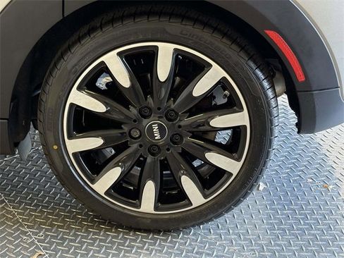 Used 2018 MINI Cooper 4-Door Hardtop image 13