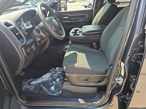 Certified 2025 RAM 2500 Big Horn AWD/4WD image 15