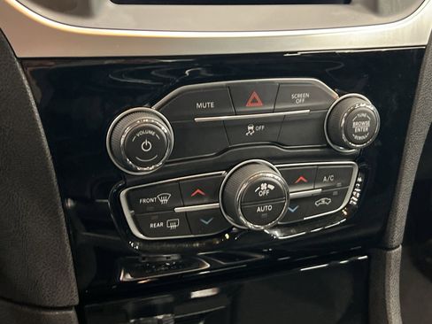 Used 2023 Chrysler 300 Touring image 17