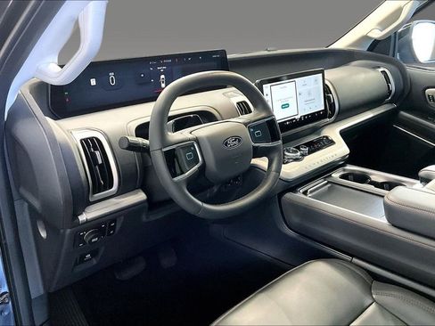 Used 2025 Ford Expedition Active AWD/4WD image 7
