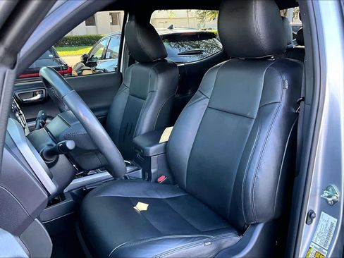 Used 2020 Toyota Tacoma TRD Sport w/ Technology Package image 8